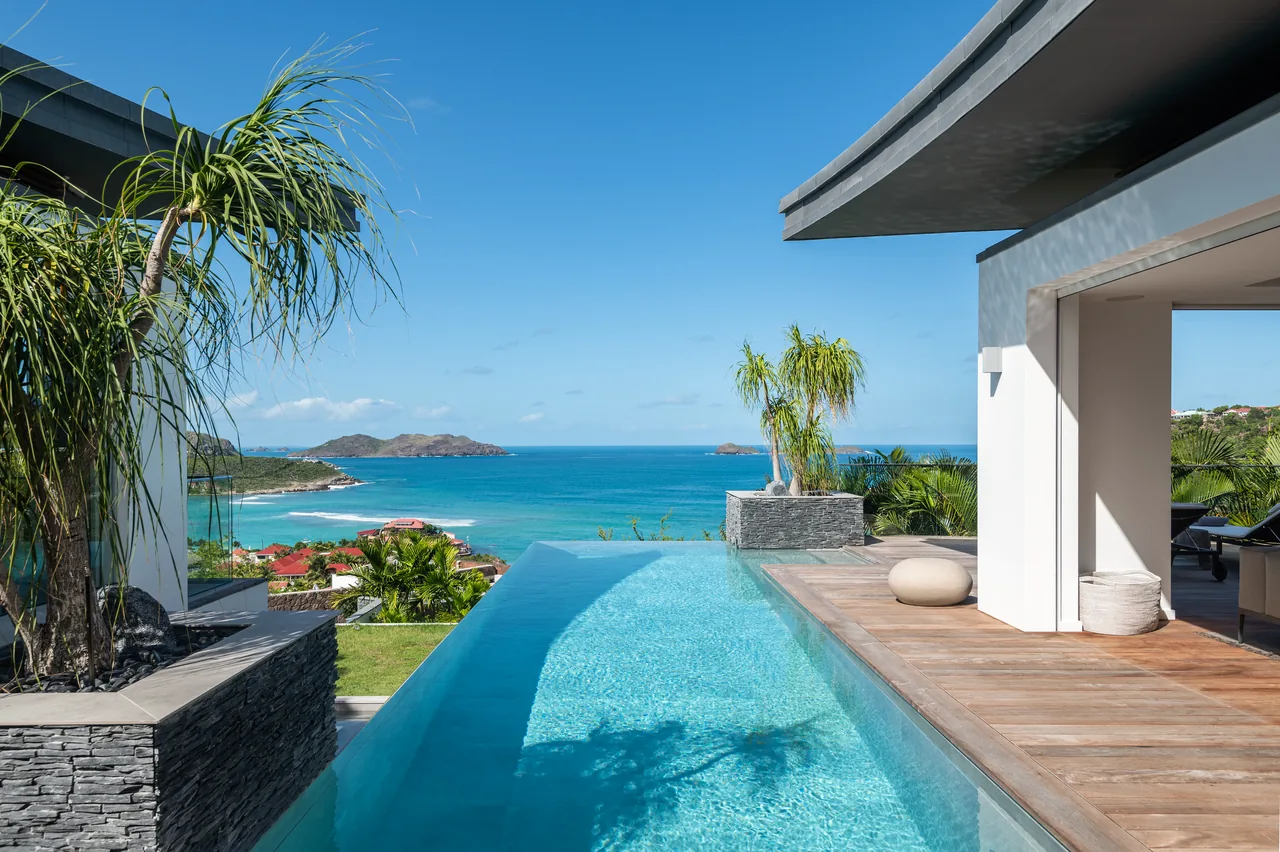 Infinity pool facing the bay
