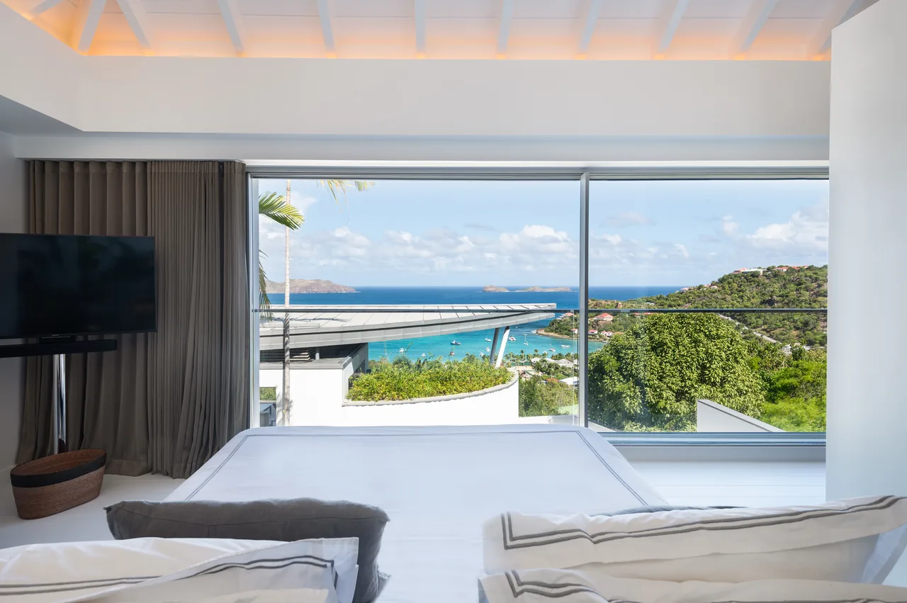 Bedroom 3 — Saint-Jean view