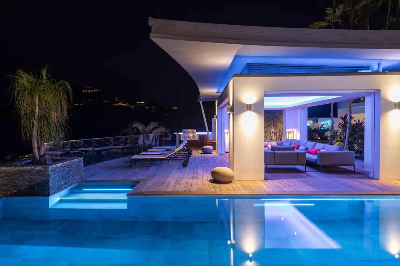 The illuminated pool